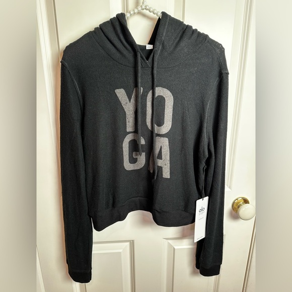 ALO Yoga Tops - ALO Yoga black Long Sleeve crop hoodie